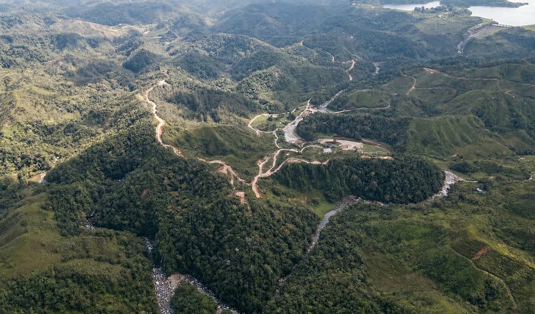 Montañas y caminos de tierra del sector de Santa Rita vistos desde un dron