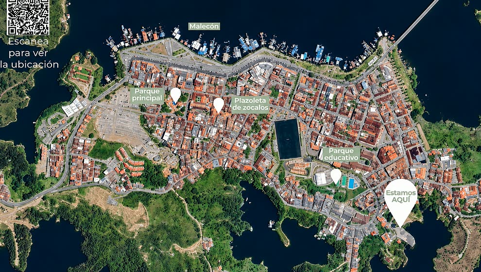 Mapa satelital de Guatapé con la ubicación de la sala de ventas