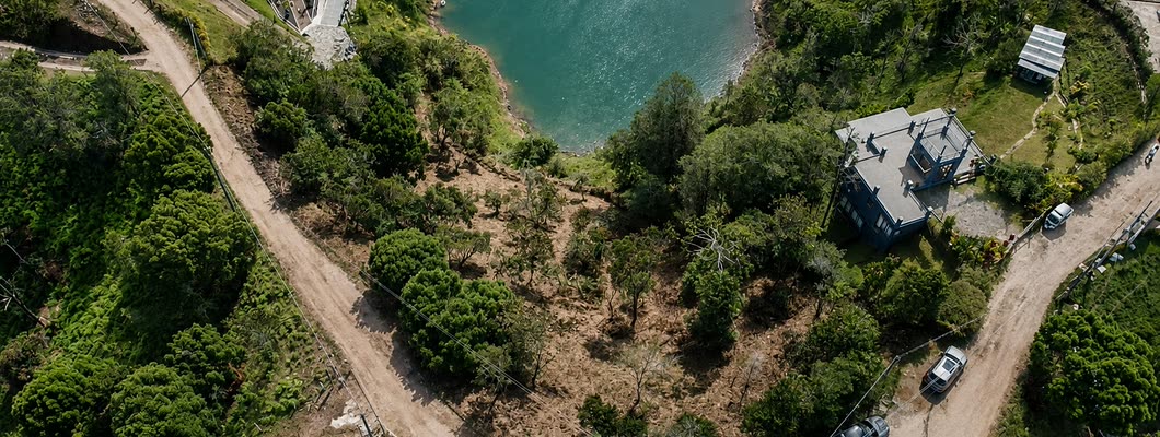 El lote de Parcelación Venecia, con su acceso a la represa